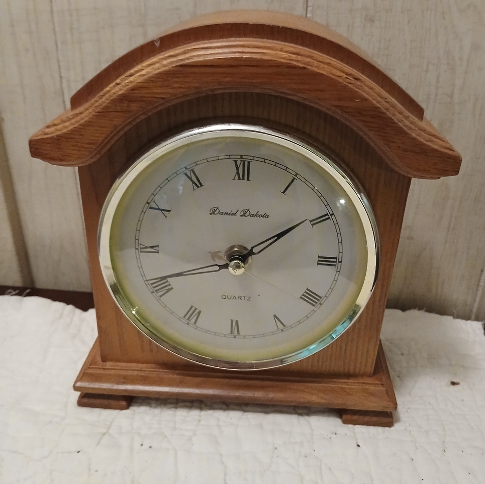 Daniel Dakota Quartz Mantel Clock